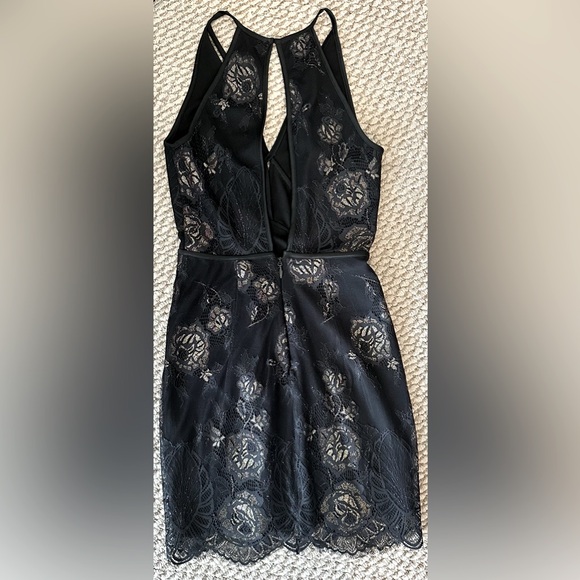 NWT - Bebe Grayson Lace Dress colour black with gold cocktail dress size 2 - Picture 3 of 6